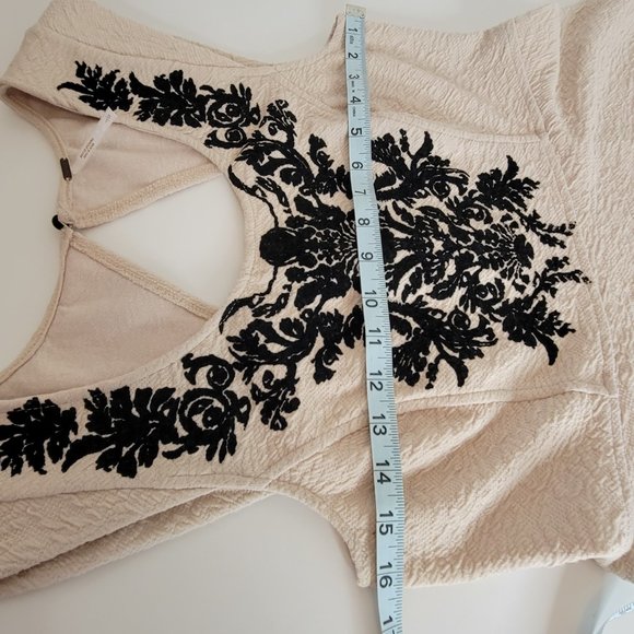 Free People Aplique Detail Beige Cap Sleeve Peplum Top, Size L - Picture 5 of 11
